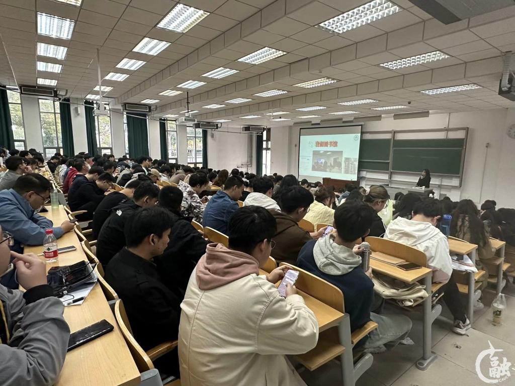 为2023级研究生举办新生入馆培训.png