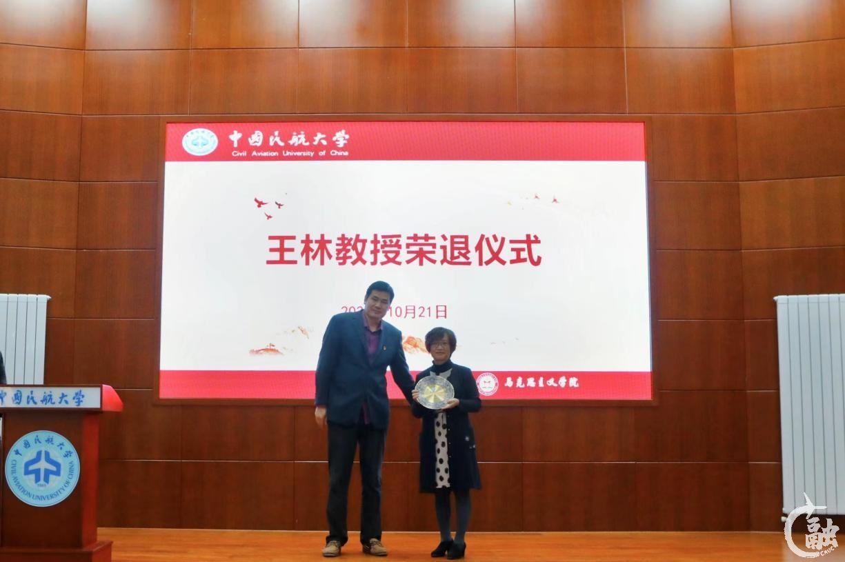 荣退2.jpg 荣退2.jpg