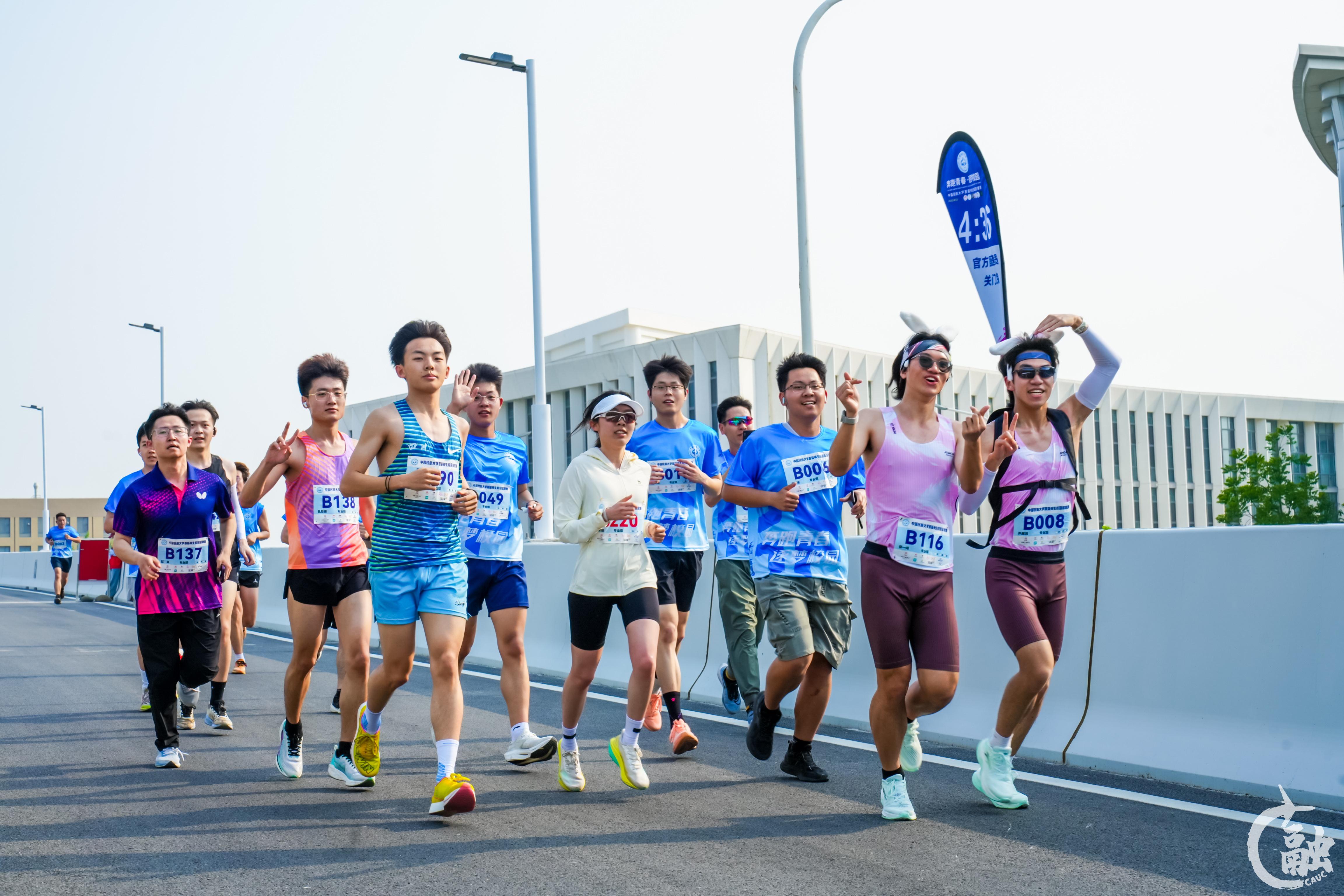 学生 天桥 跑-2.jpg