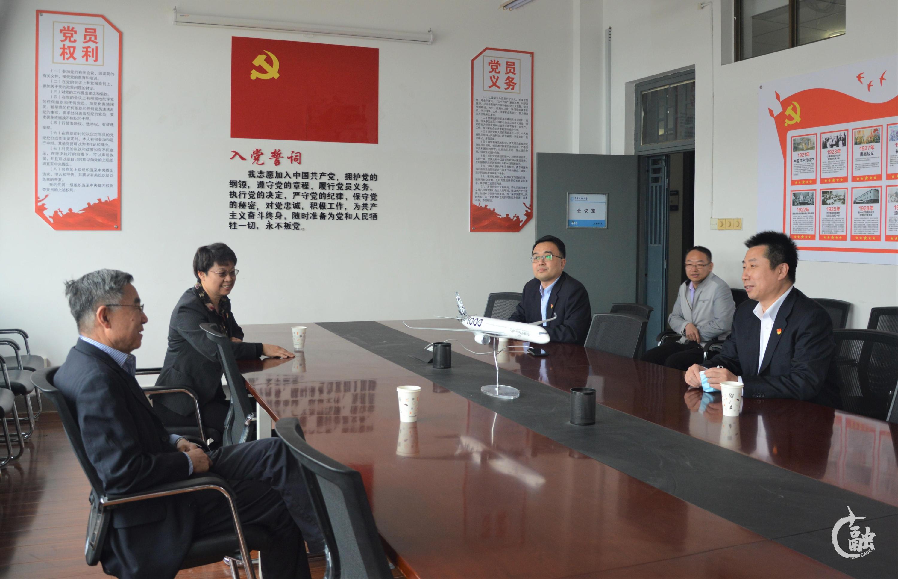 1 校党委书记曹胜利会见黄友义.JPG