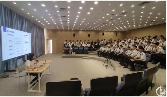 在演艺空间举办“飞行员的生活”波音学术讲座.png