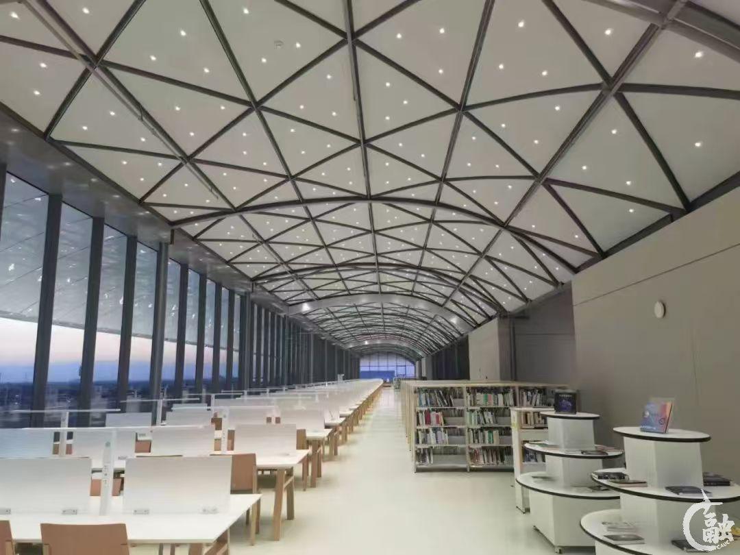 四楼云顶阅览区.png